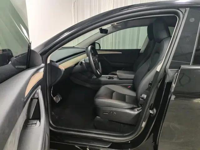Tesla Model Y — Фото автомобиля 7