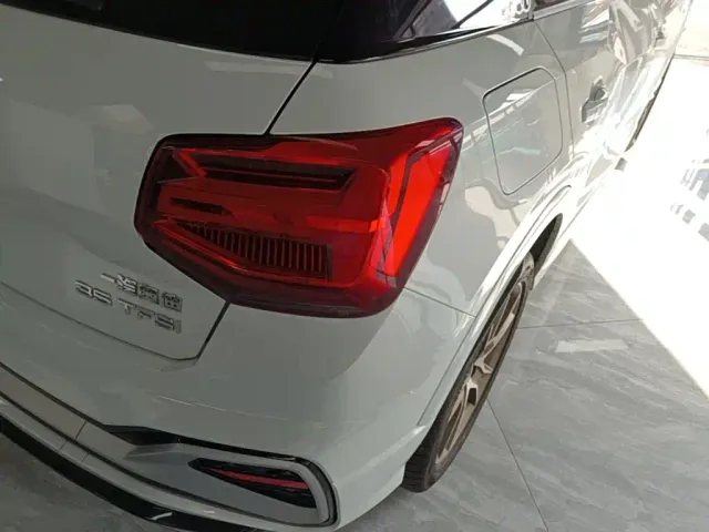 Audi Q2L — Фото автомобиля 7