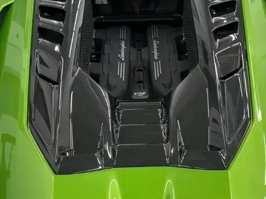 Lamborghini Revuelto — Фото автомобиля 6