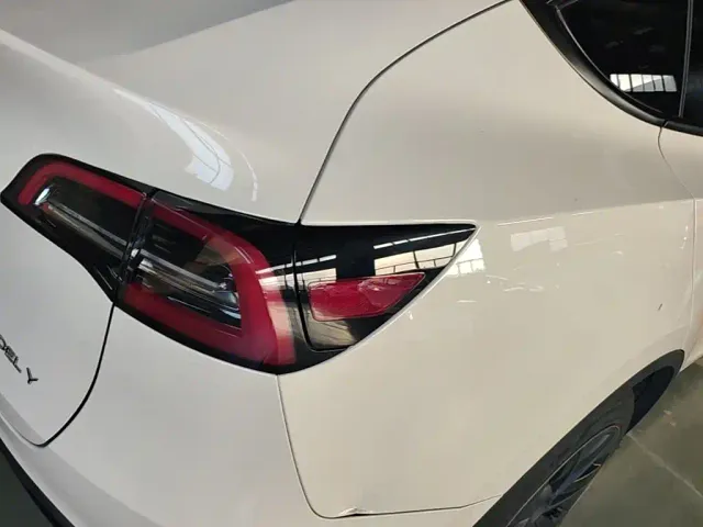 Tesla Model Y — Фото автомобиля 7