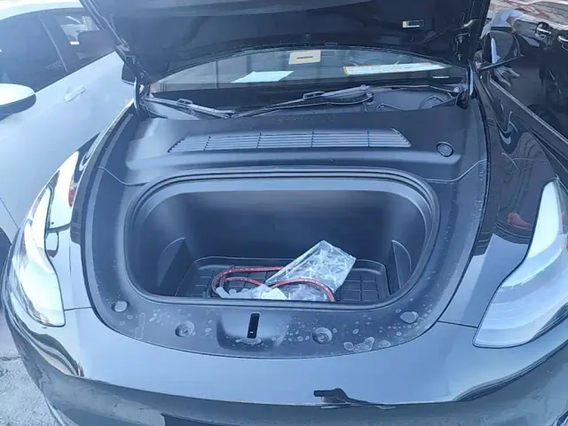 Tesla Model Y — Фото автомобиля 19