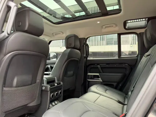 Land Rover Defender — Фото автомобиля 4