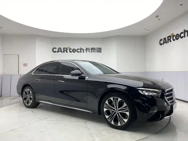 Mercedes-Benz E-Class — Фото автомобиля 2
