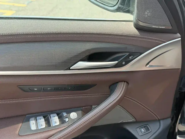 BMW 5 Series — Фото автомобиля 11
