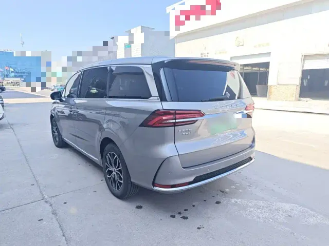 Roewe iMAX8 — Фото автомобиля 5