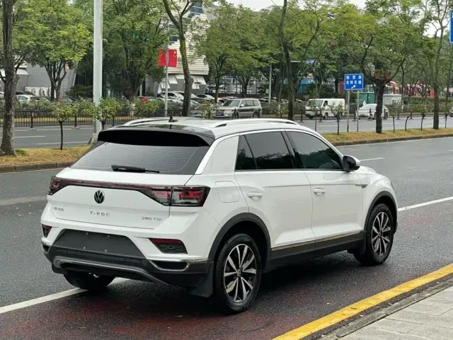 Volkswagen T-Roc — Фото автомобиля 6