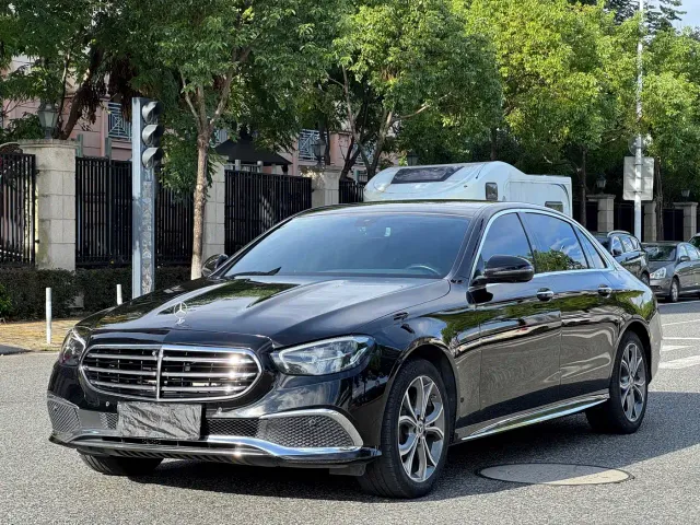 Mercedes-Benz E-Class — Фото автомобиля 3