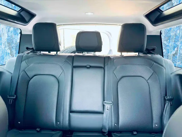 Land Rover Defender — Фото автомобиля 14