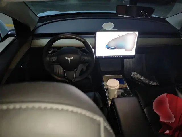 Tesla Model Y — Фото автомобиля 5
