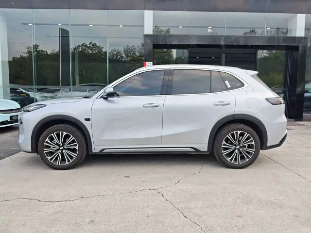 Geely Galaxy Starship 7 EM-i — Фото автомобиля 4