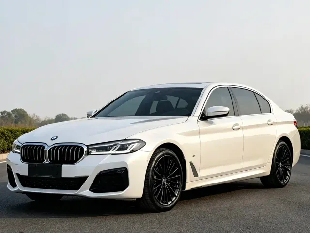 Фотография автомобиля — BMW 5 Series
