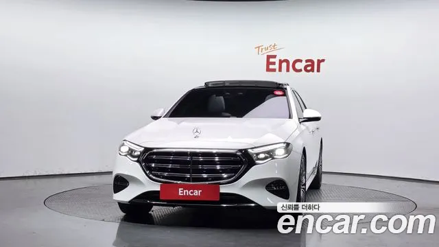 Mercedes-Benz E-Class — Фото автомобиля 3