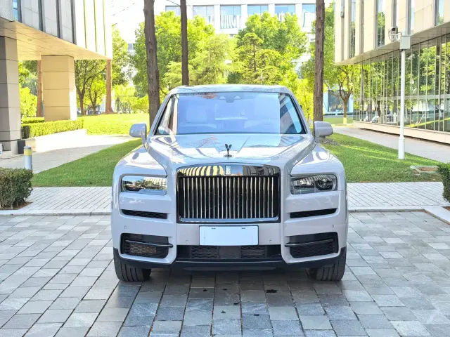 Rolls-Royce Cullinan — Фото автомобиля 2