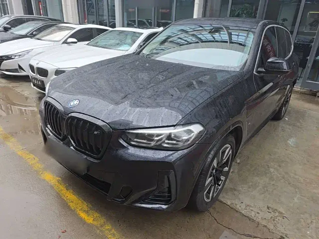 Фотография автомобиля — BMW iX3