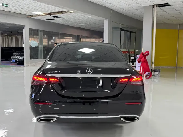 Mercedes-Benz E-Class — Фото автомобиля 8
