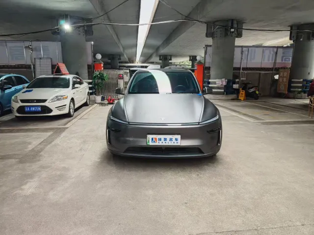 Tesla Model Y — Фото автомобиля 2
