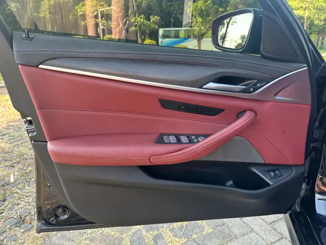 BMW 5 Series — Фото автомобиля 26