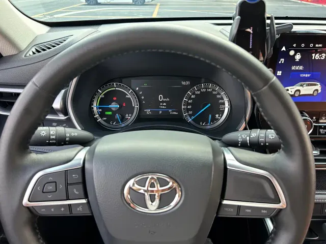Toyota Highlander — Фото автомобиля 28