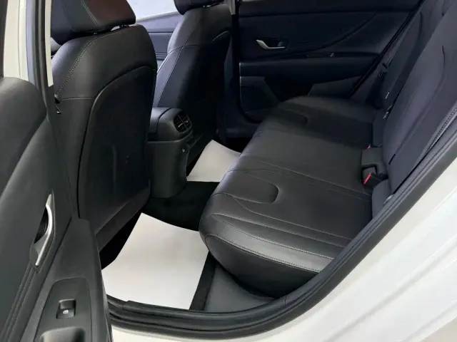 Hyundai Elantra — Фото автомобиля 12