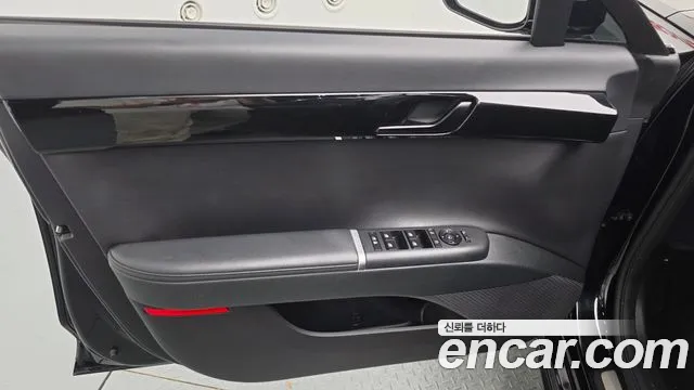 Hyundai Grandeur Grandeur (GN7) 2.5 Бензин 2WD — Фото автомобиля 21