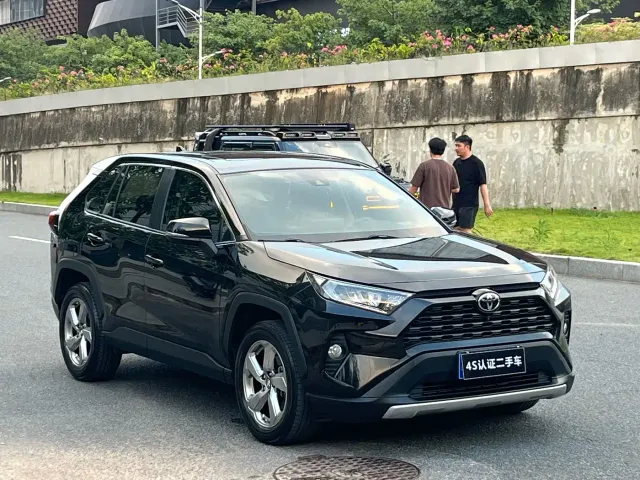 Toyota RAV4 — Фото автомобиля 2
