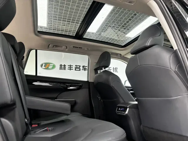 Toyota Highlander — Фото автомобиля 30
