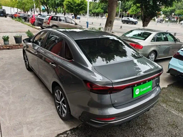 Geely Emgrand — Фото автомобиля 22