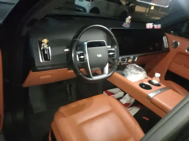 Li Auto Li L8 2023 Pro — Фото автомобиля 12