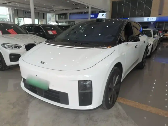 Фотография автомобиля — Li Auto i6