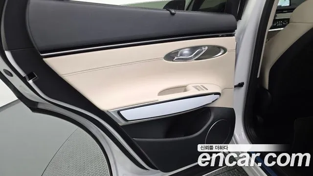 Genesis GV70 — Фото автомобиля 14