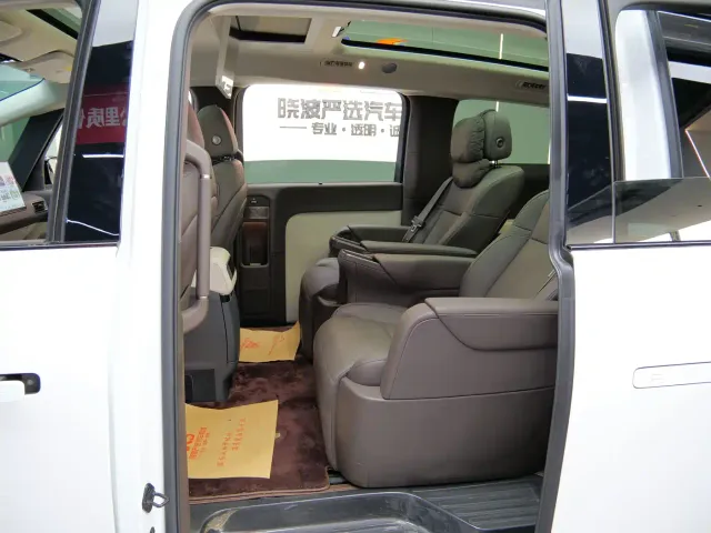 Li Auto MEGA — Фото автомобиля 7