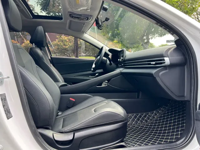 Hyundai Elantra — Фото автомобиля 18