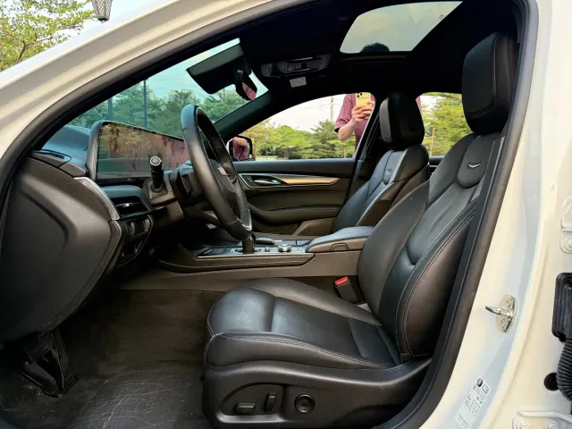 Cadillac CT5 — Фото автомобиля 9
