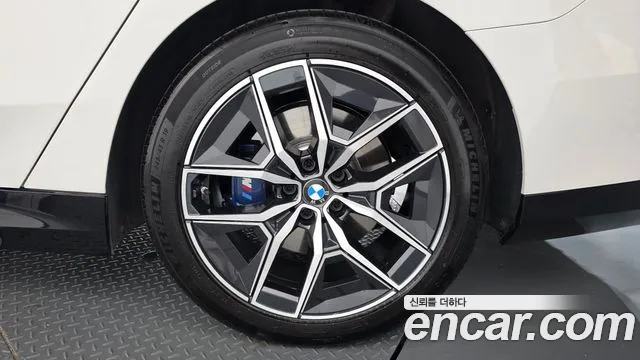 BMW 5 Series G60 — Фото автомобиля 21
