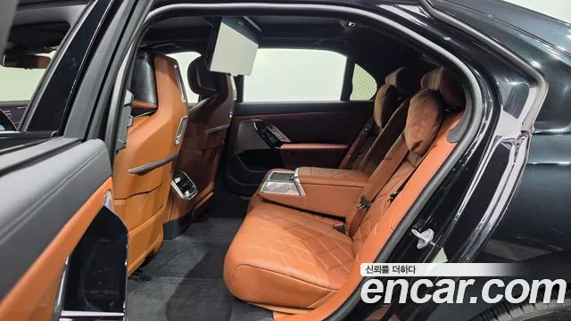 BMW 7 Series G70 — Фото автомобиля 11
