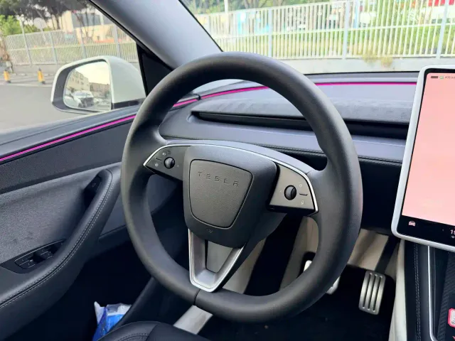 Tesla Model Y — Фото автомобиля 5