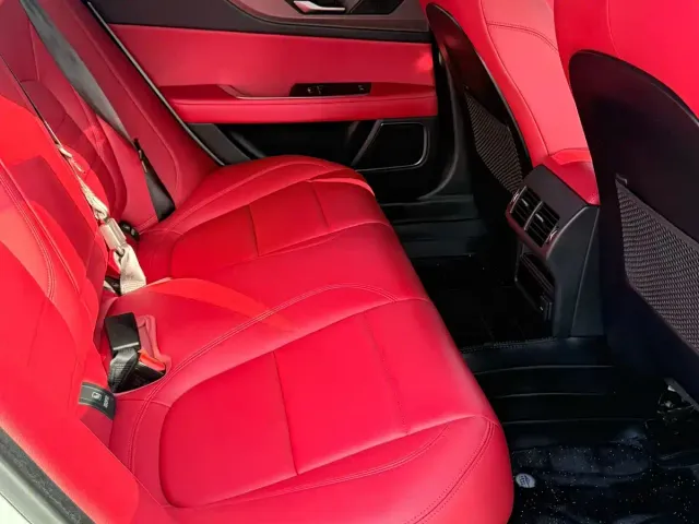 Jaguar XEL — Фото автомобиля 4