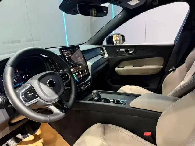 Volvo XC60 — Фото автомобиля 11