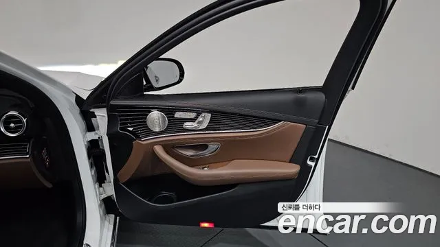 Mercedes-Benz E-Class — Фото автомобиля 19