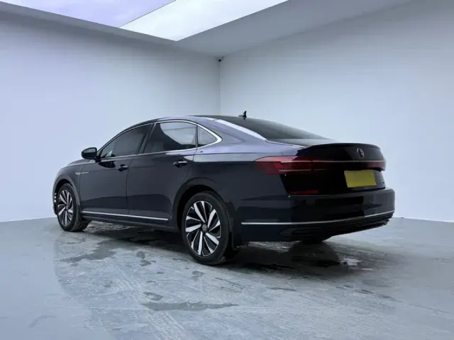 Volkswagen Passat — Фото автомобиля 6