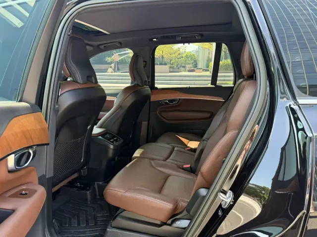 Volvo XC90 — Фото автомобиля 3