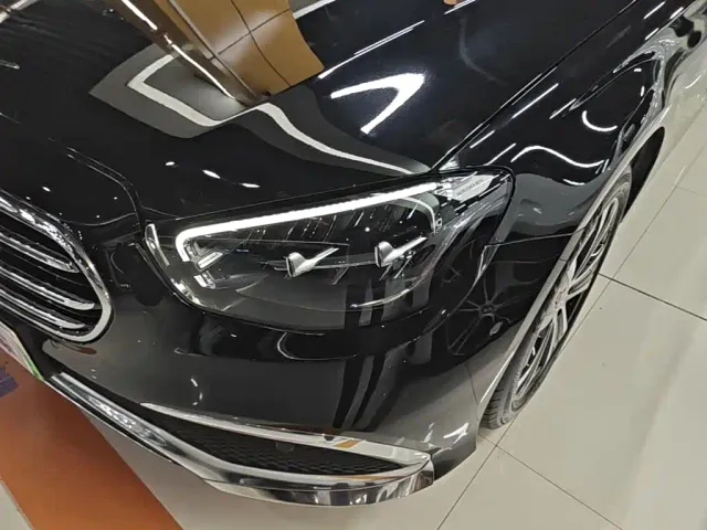 Mercedes-Benz E-Class — Фото автомобиля 23