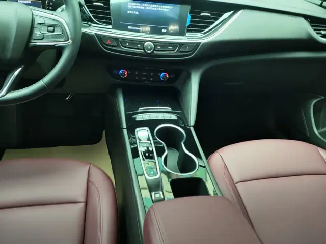 Buick Regal — Фото автомобиля 13