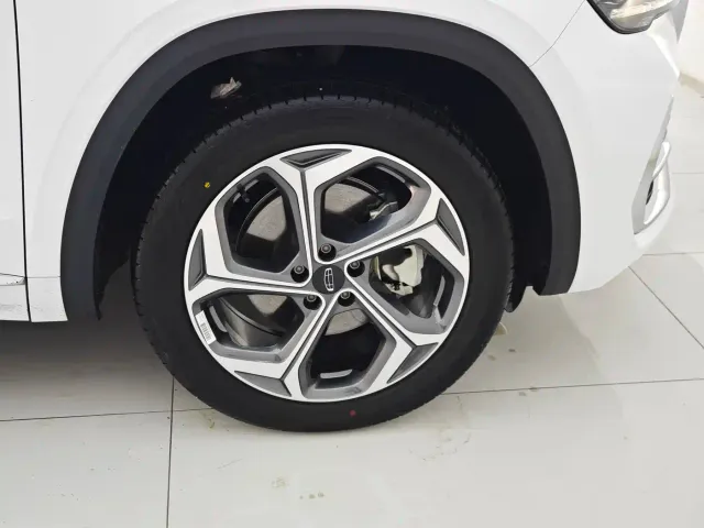 Geely Xingyue L — Фото автомобиля 24