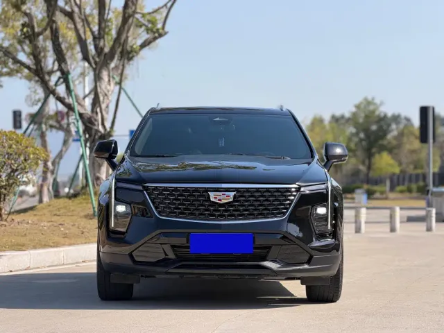 Фотография автомобиля — Cadillac XT4