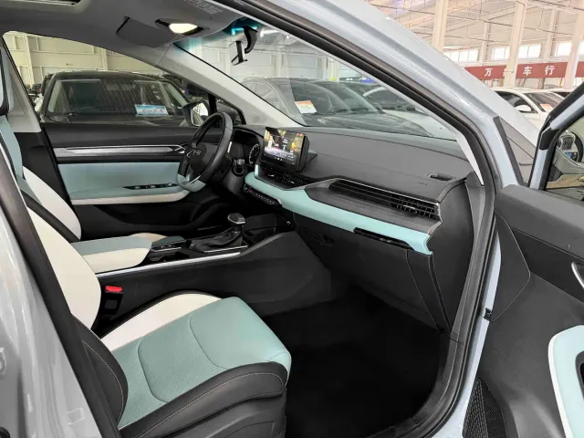 Geely Emgrand S — Фото автомобиля 17
