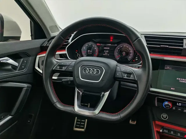 Audi Q3 — Фото автомобиля 14