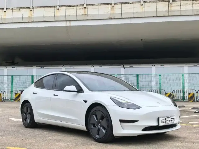Tesla Model 3 — Фото автомобиля 3