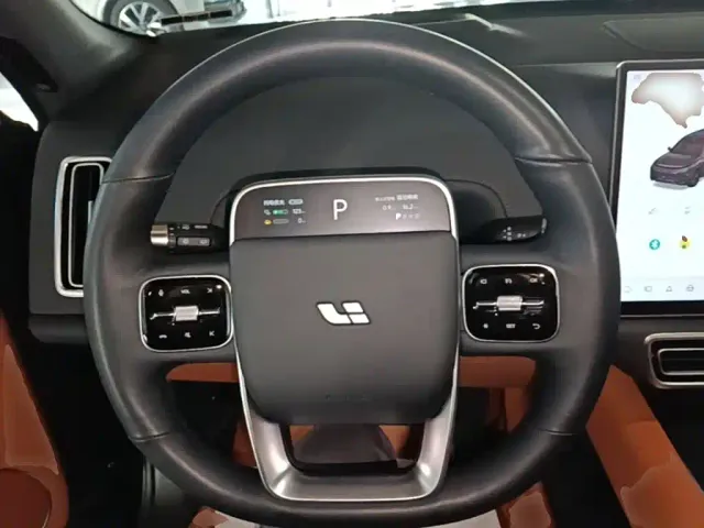 Li Auto L8 — Фото автомобиля 10