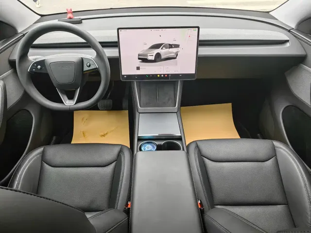 Tesla Model Y — Фото автомобиля 3
